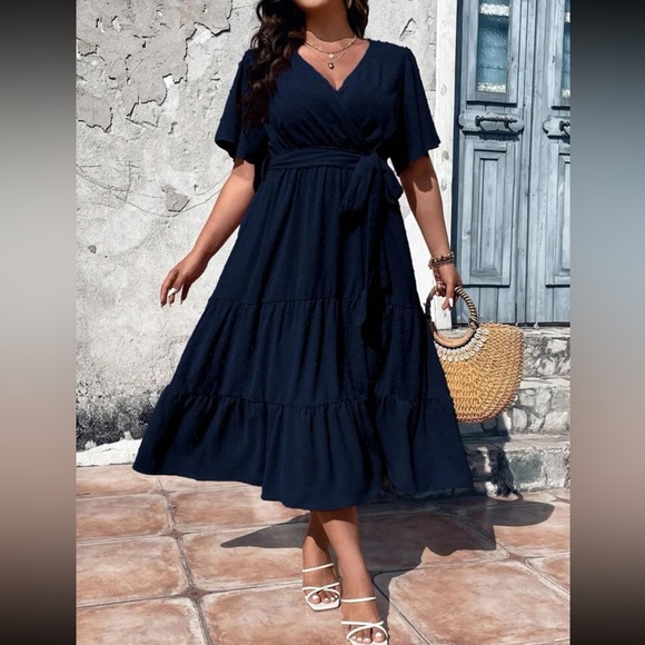 Plus size butterfly sleeve ruffle hem dress - Picture 2 of 16